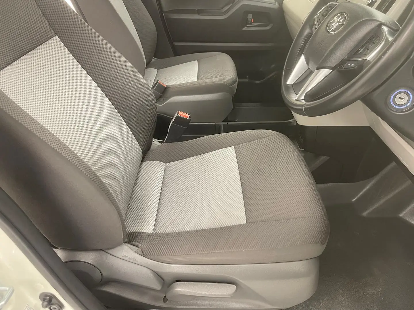 2020 Toyota Hiace Gallery Image 25