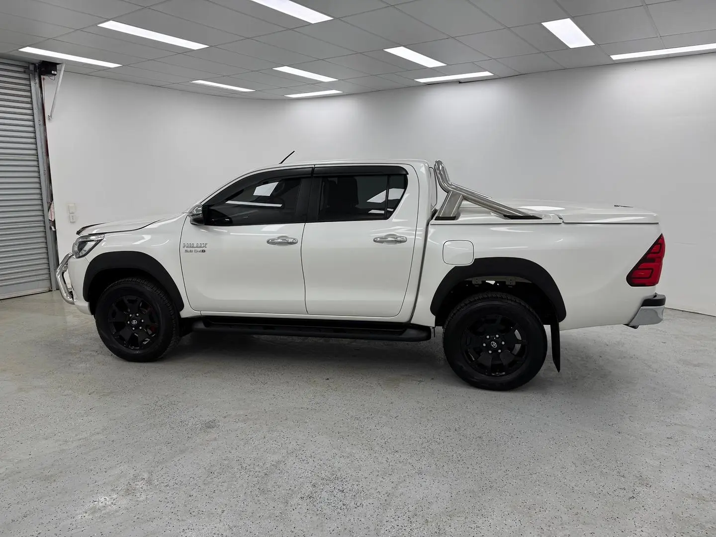 2017 Toyota Hilux Gallery Image 5