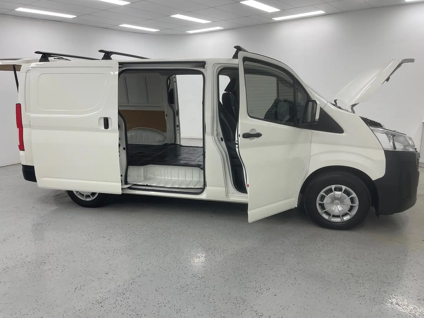 2020 Toyota Hiace Gallery Image 9