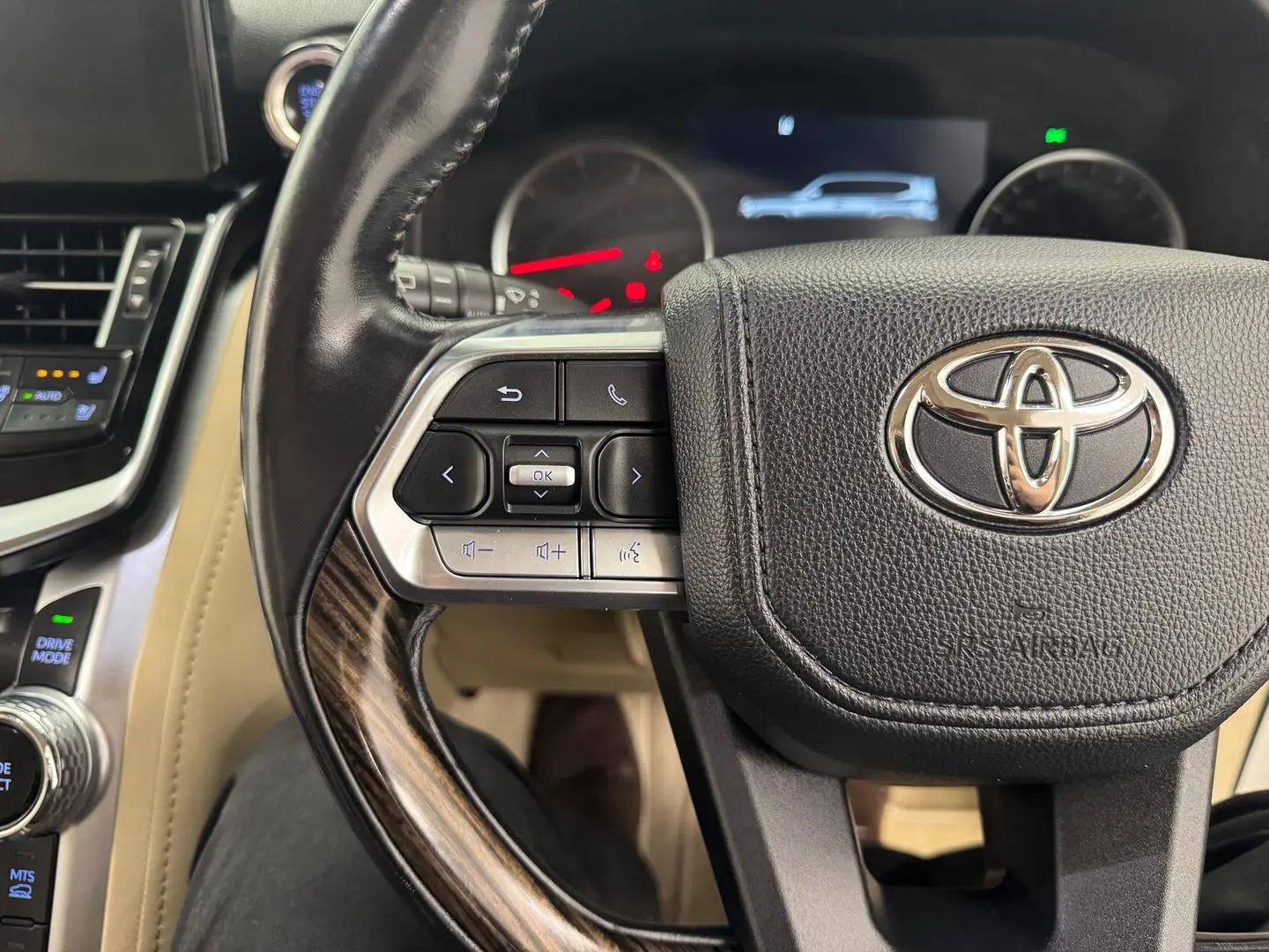2022 Toyota Landcruiser Gallery Image 17