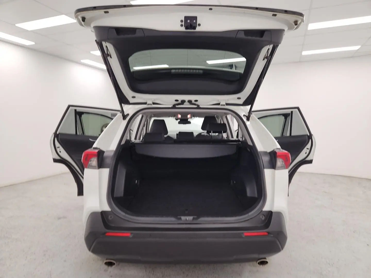 2019 Toyota RAV4 Gallery Image 11
