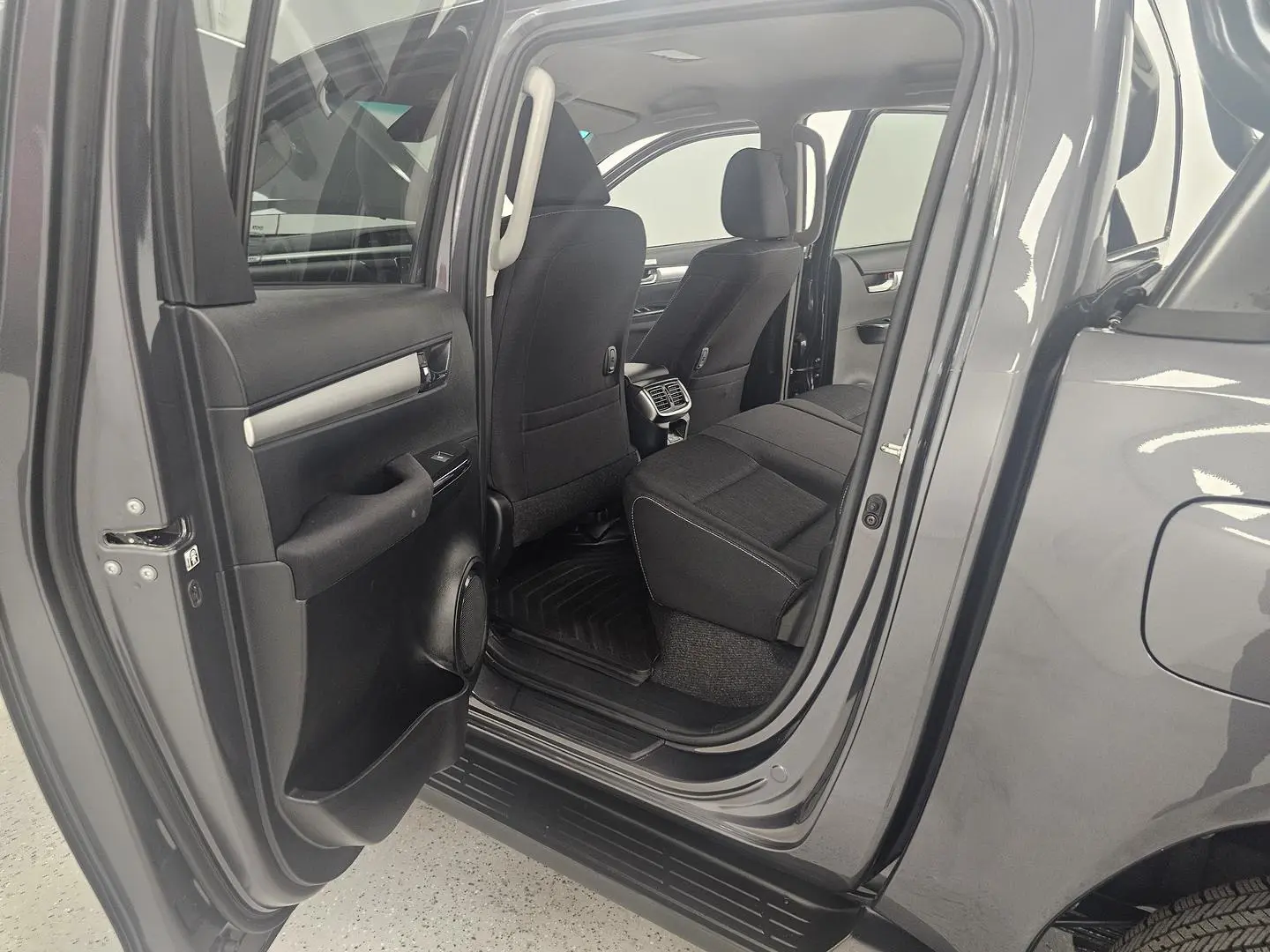 2024 Toyota Hilux Gallery Image 14