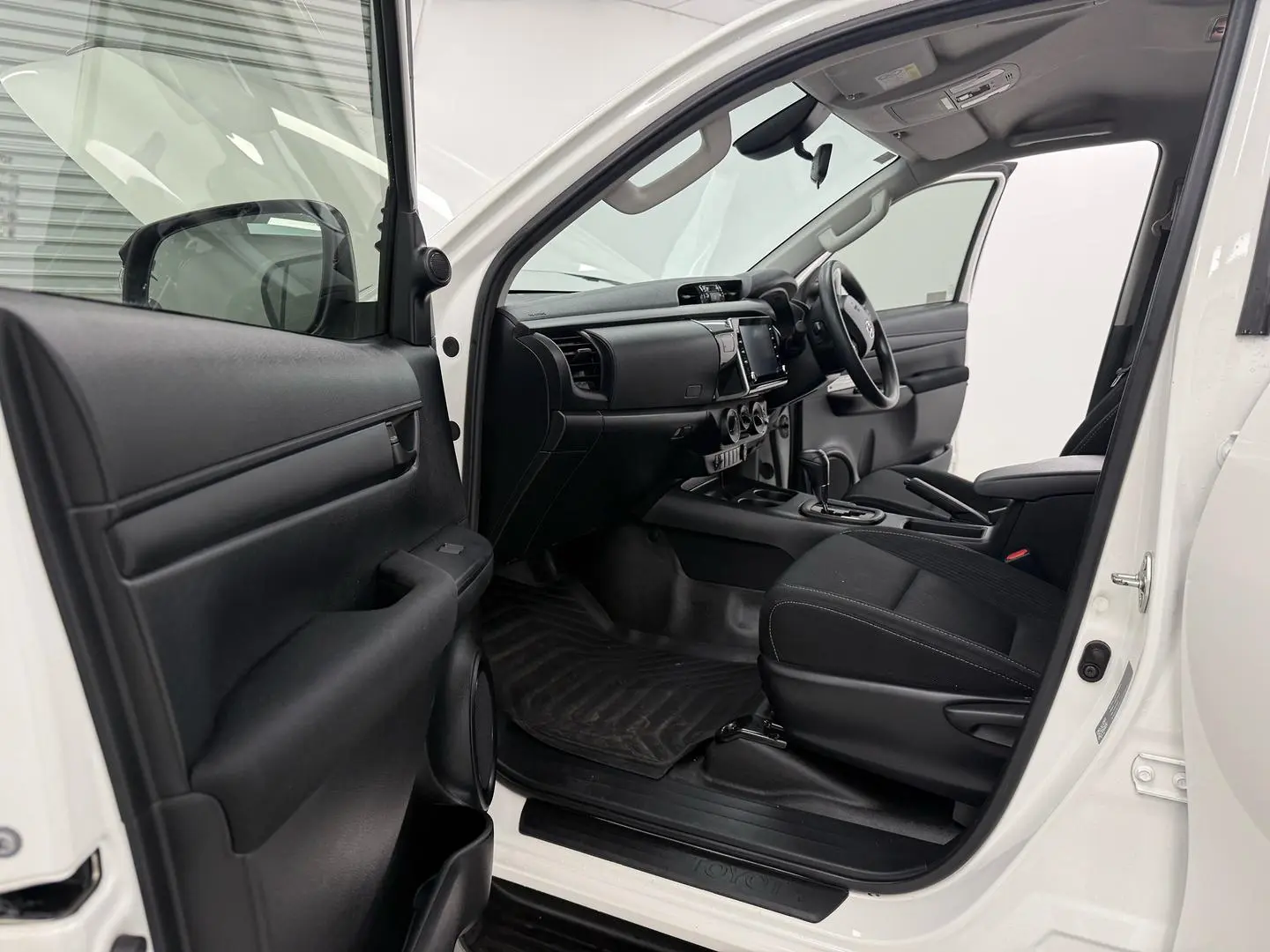 2022 Toyota Hilux Gallery Image 10