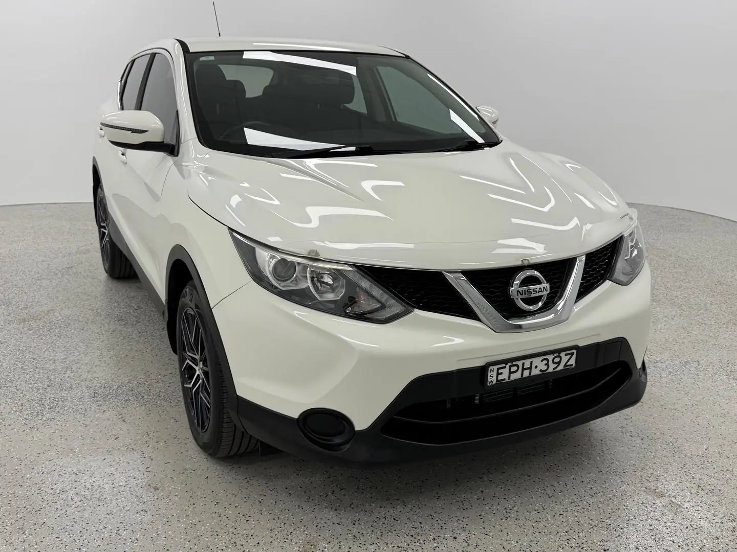2017 Nissan QASHQAI Gallery Image 1