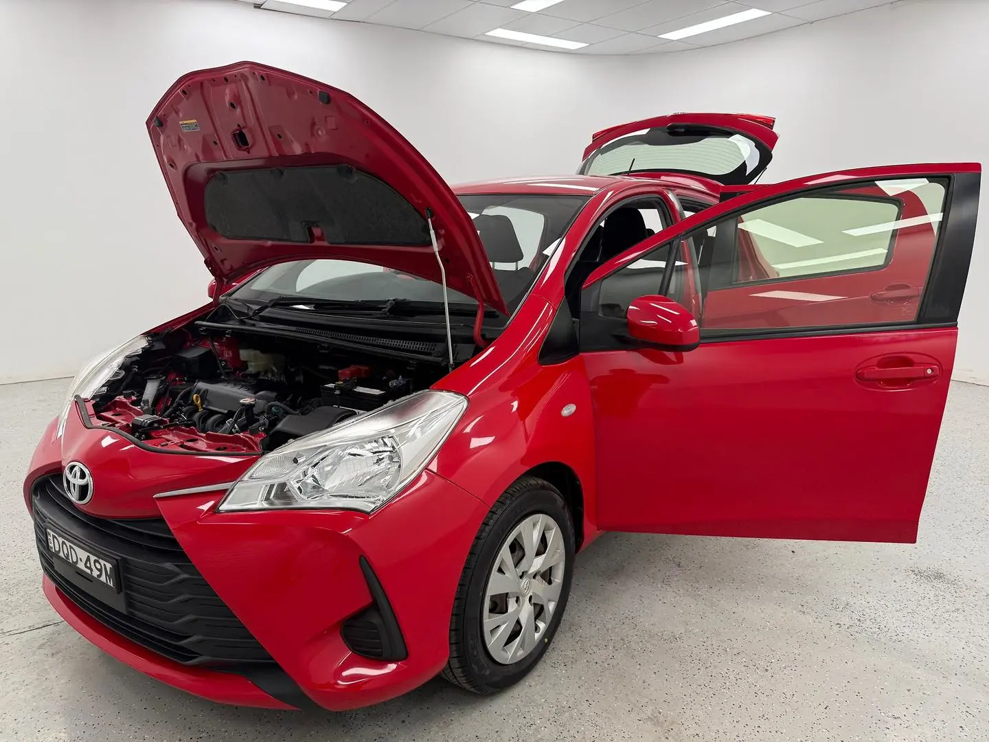 2017 Toyota Yaris Gallery Image 8