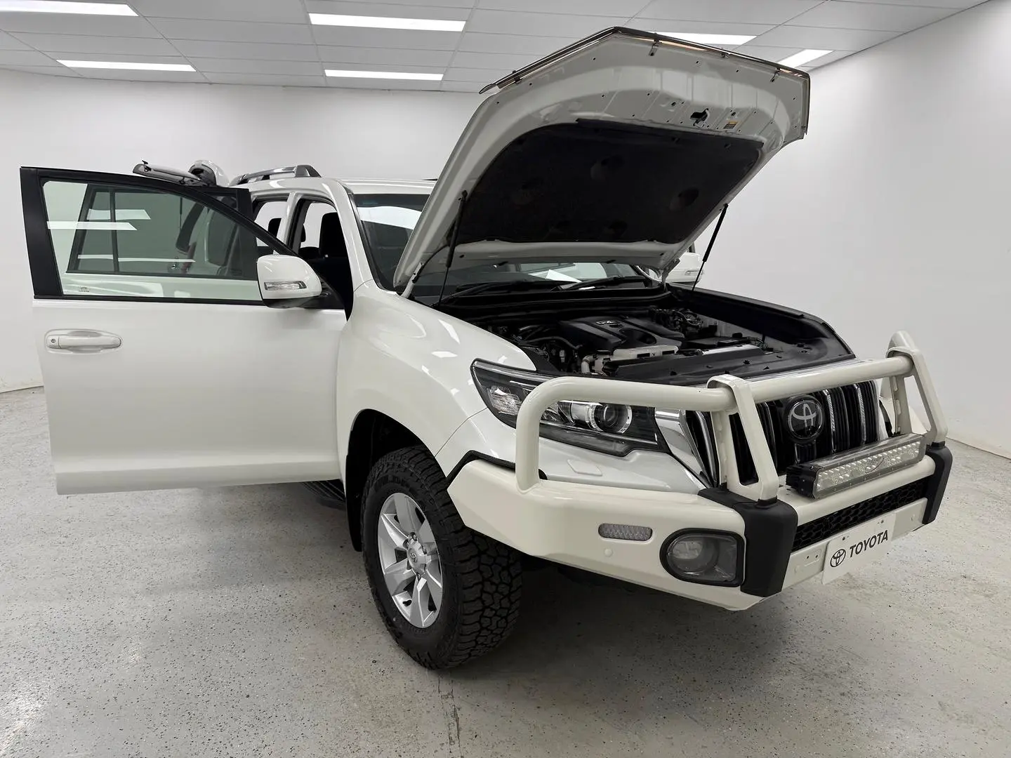 2021 Toyota Landcruiser Prado Gallery Image 21