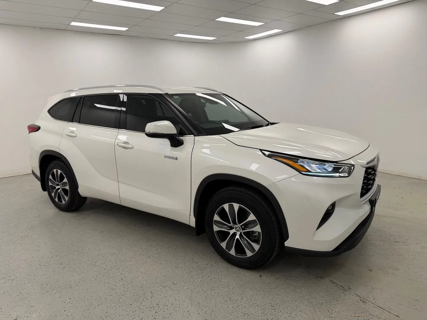 2021 Toyota Kluger Gallery Image 2