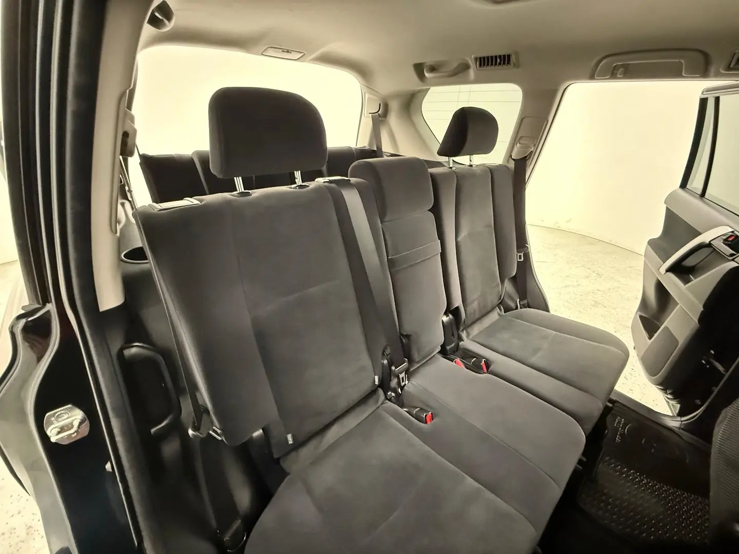 2016 Toyota Landcruiser Prado Gallery Image 16
