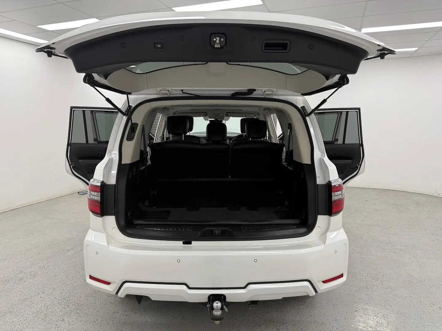 2020 Nissan Patrol Gallery Image 14