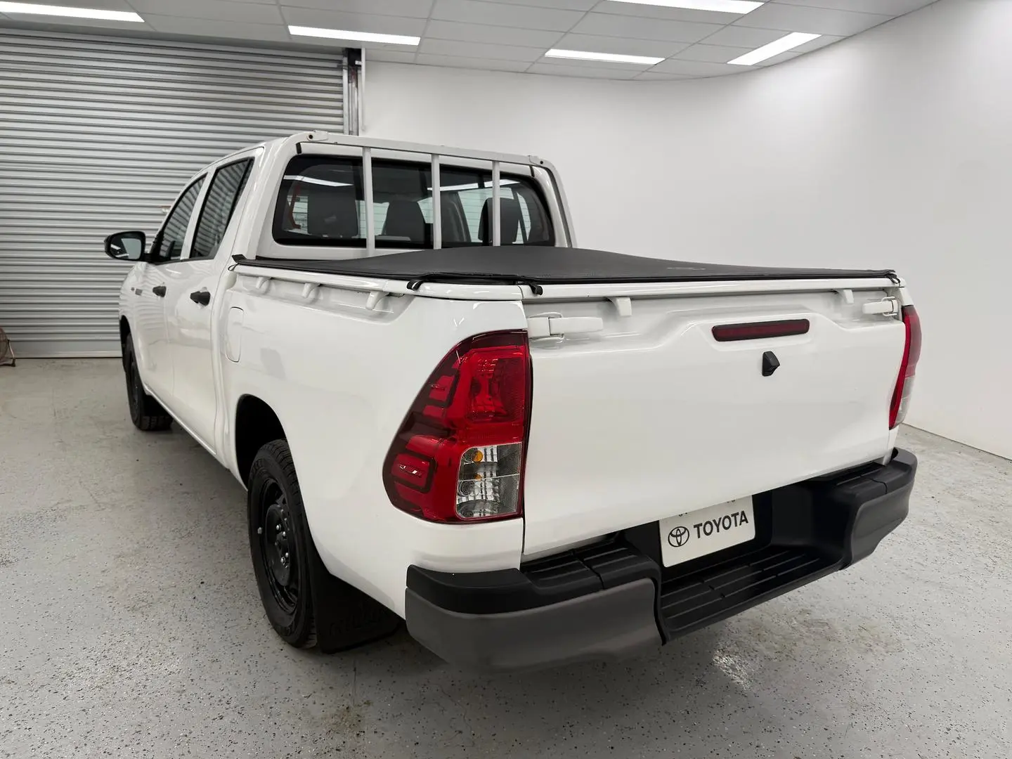 2017 Toyota Hilux Gallery Image 5