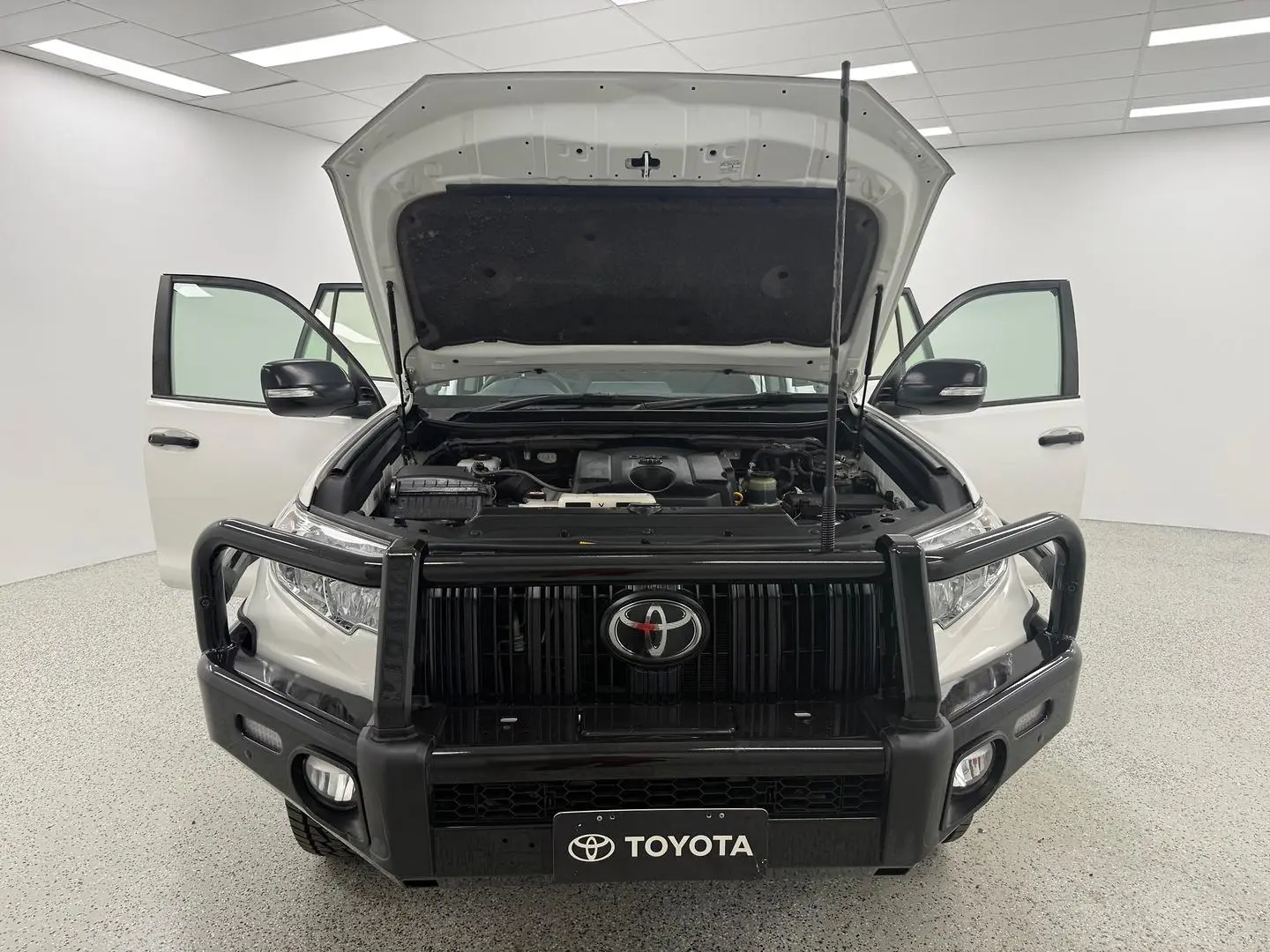 2020 Toyota Landcruiser Prado Gallery Image 22