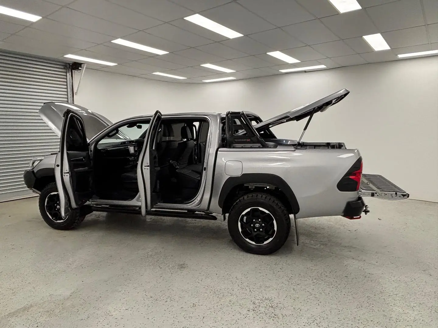 2019 Toyota Hilux Gallery Image 14