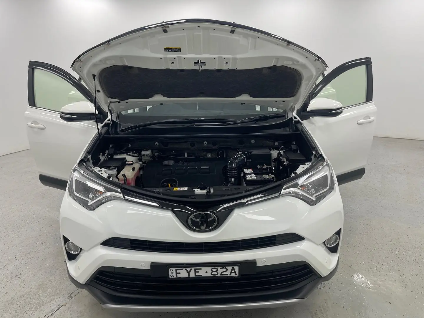 2018 Toyota RAV4 Gallery Image 14