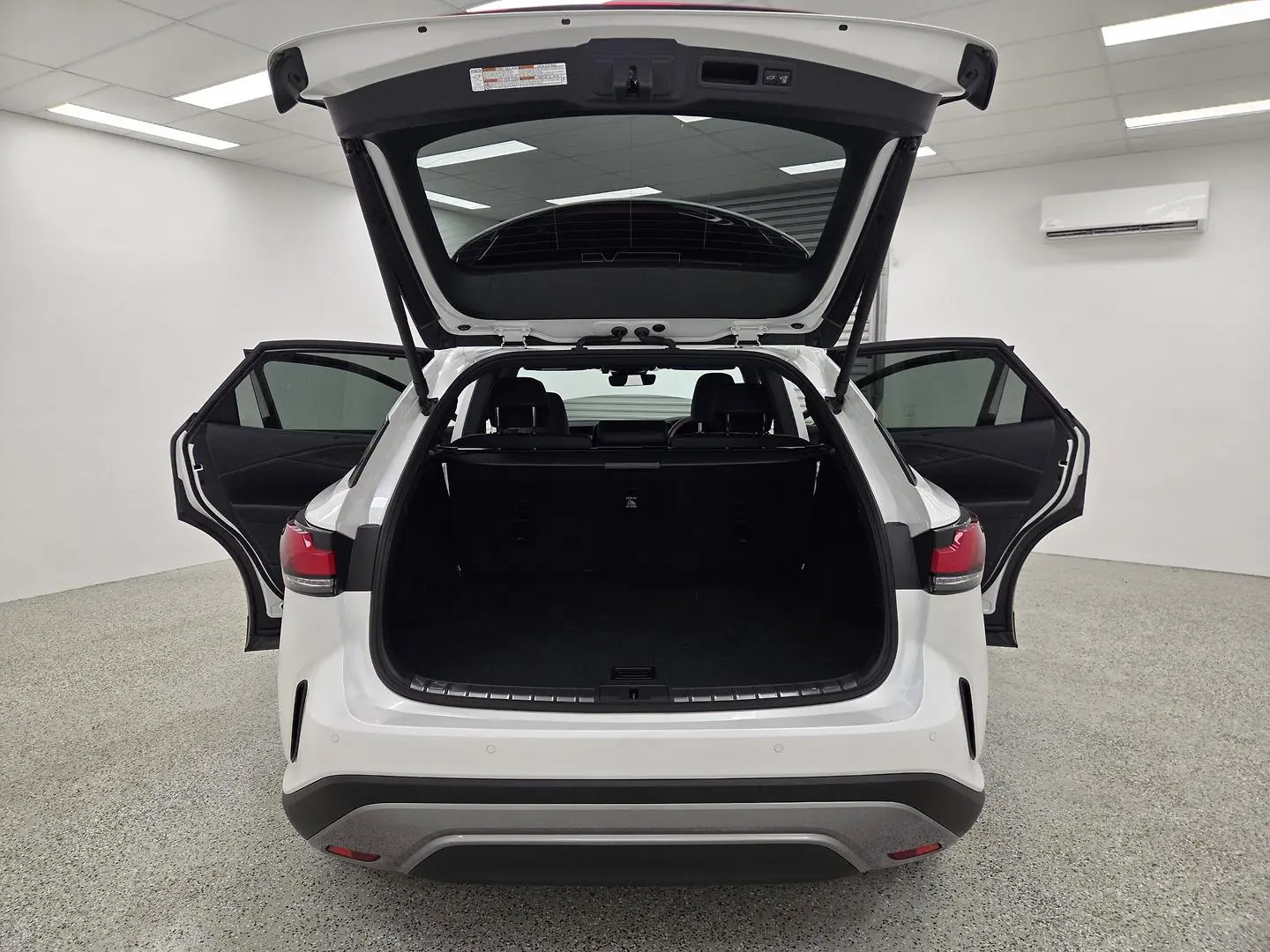 2025 Lexus RX Gallery Image 15