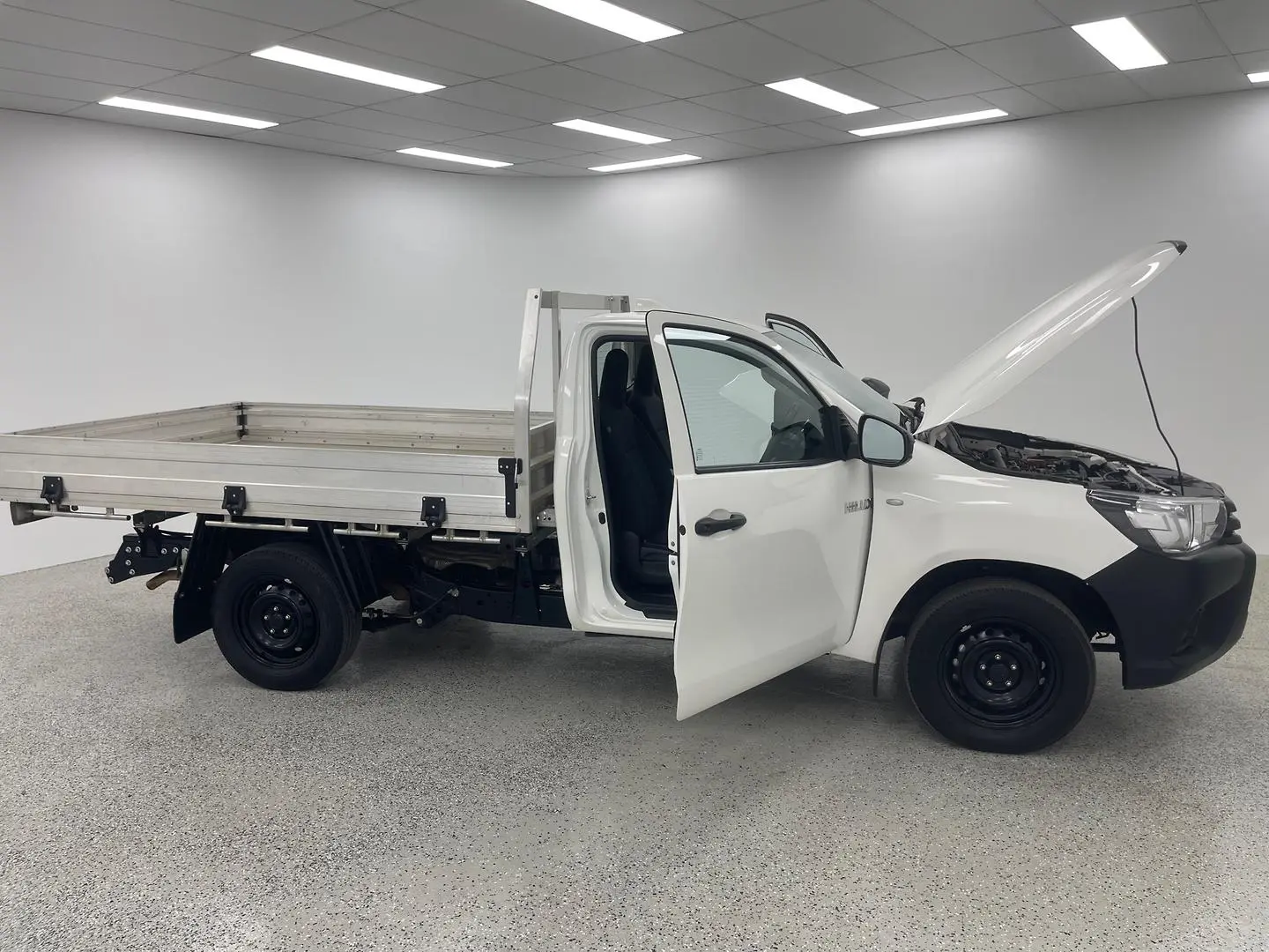 2024 Toyota Hilux Gallery Image 8