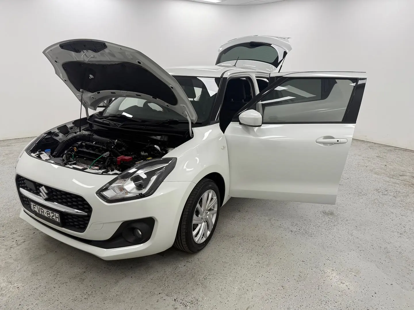 2022 Suzuki Swift Gallery Image 8