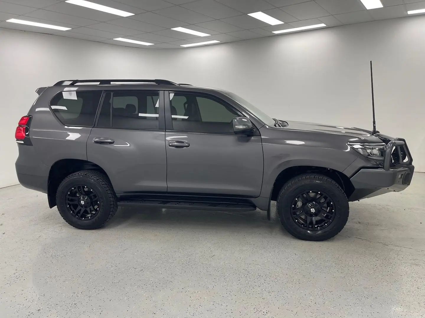 2021 Toyota Landcruiser Prado Gallery Image 2