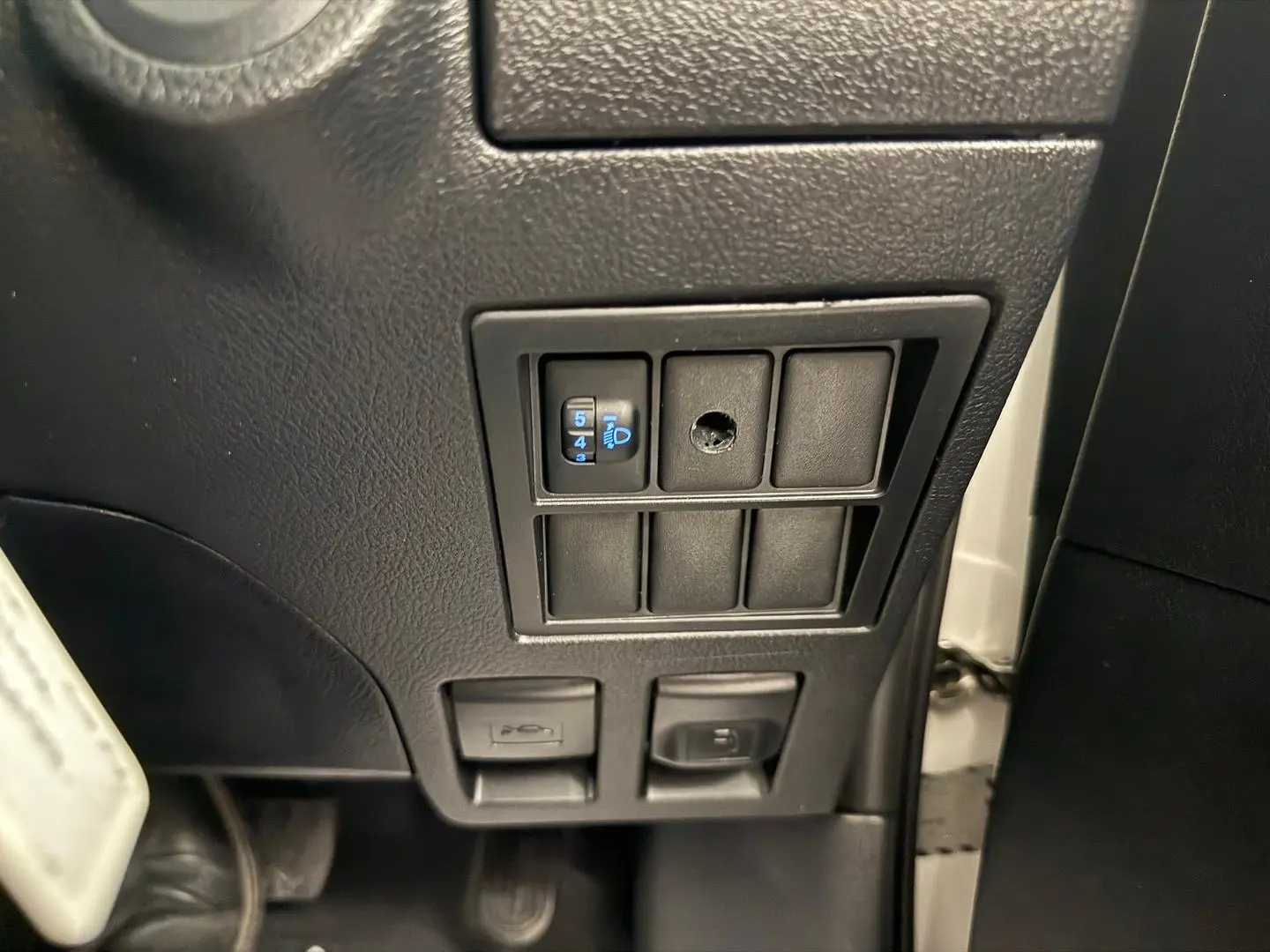 2017 Toyota Hilux Gallery Image 28