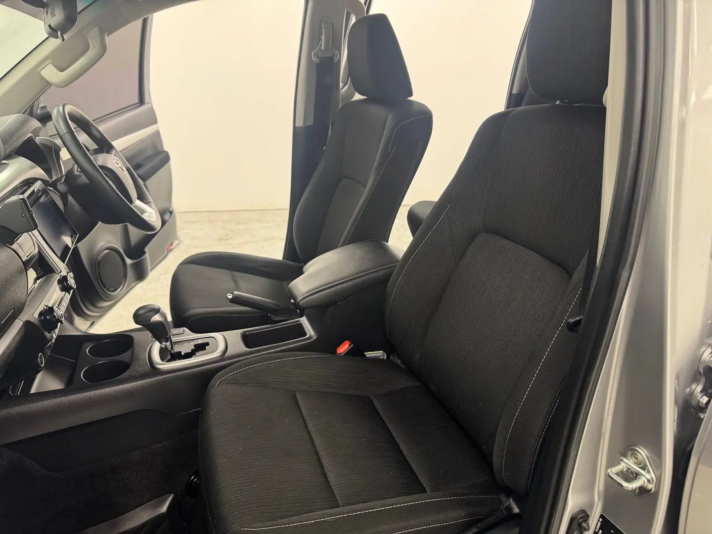 2020 Toyota Hilux Gallery Image 28