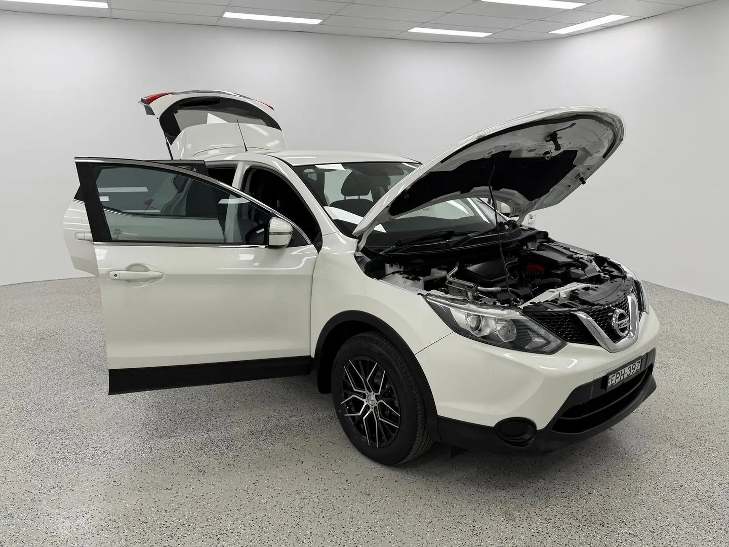2017 Nissan QASHQAI Gallery Image 6