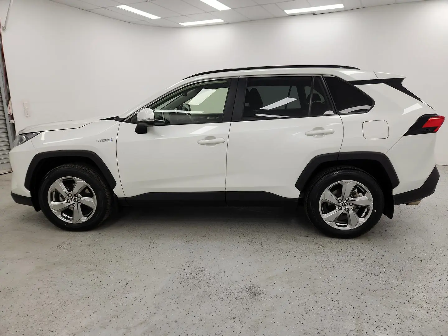 2019 Toyota RAV4 Gallery Image 6