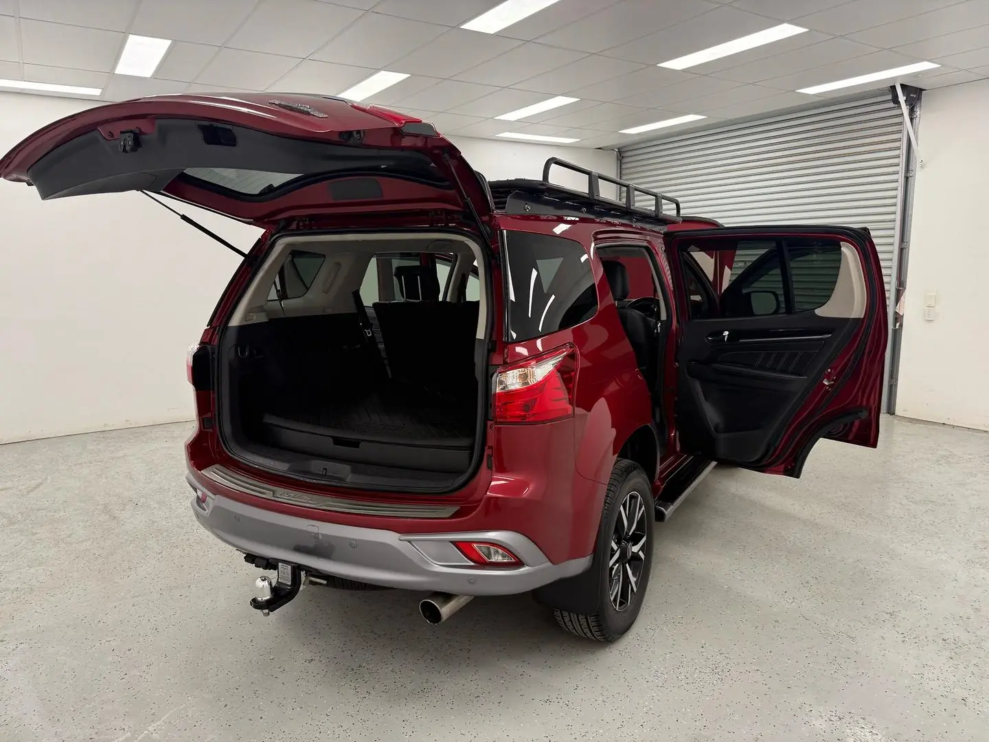 2020 Isuzu MU-X Gallery Image 15