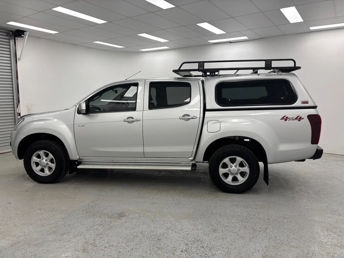 2017 Isuzu D-MAX Gallery Image 6