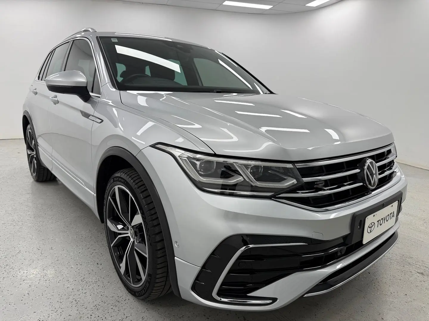 2021 Volkswagen Tiguan Gallery Image 1