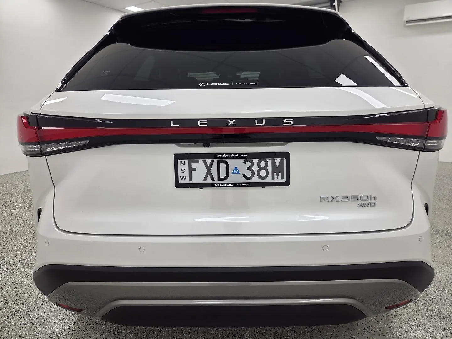 2025 Lexus RX Gallery Image 4