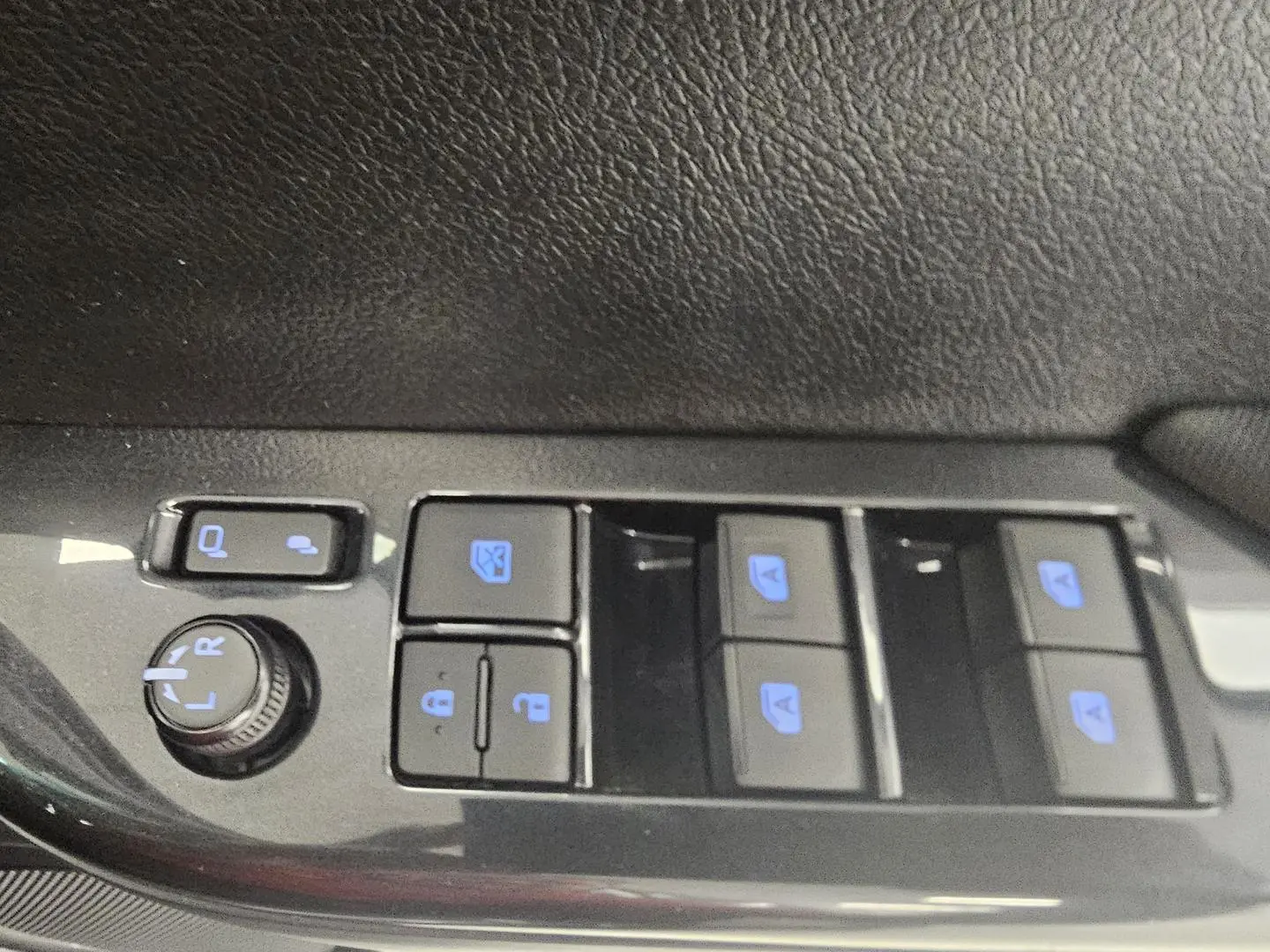 2024 Toyota Hilux Gallery Image 40