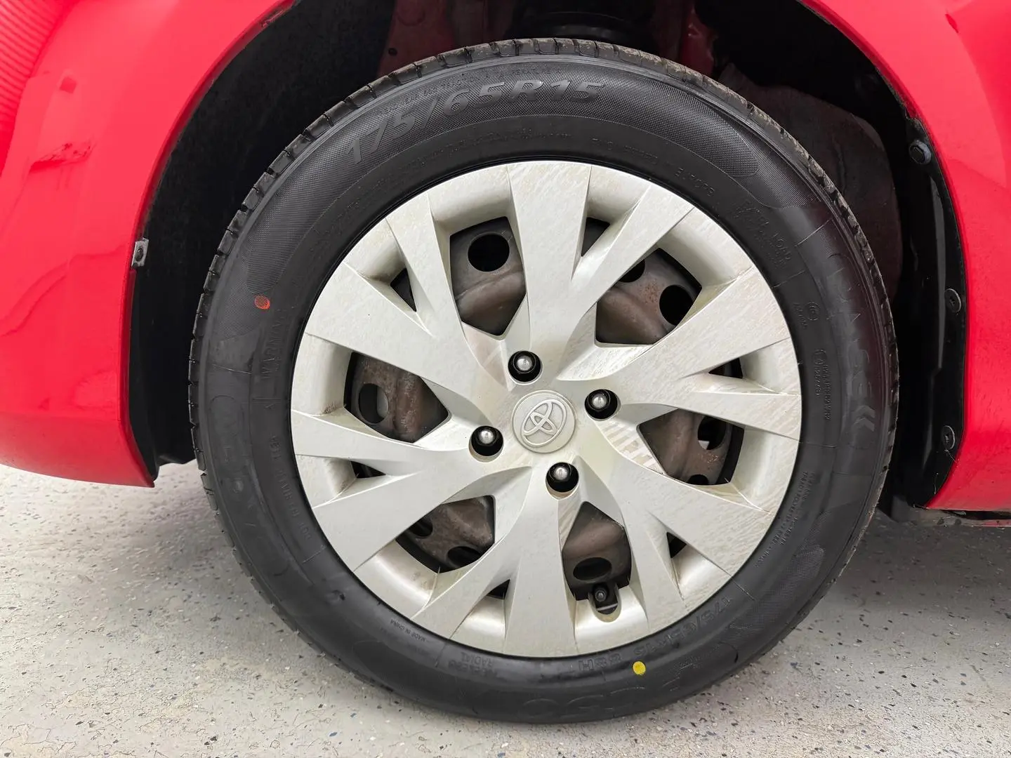 2017 Toyota Yaris Gallery Image 9