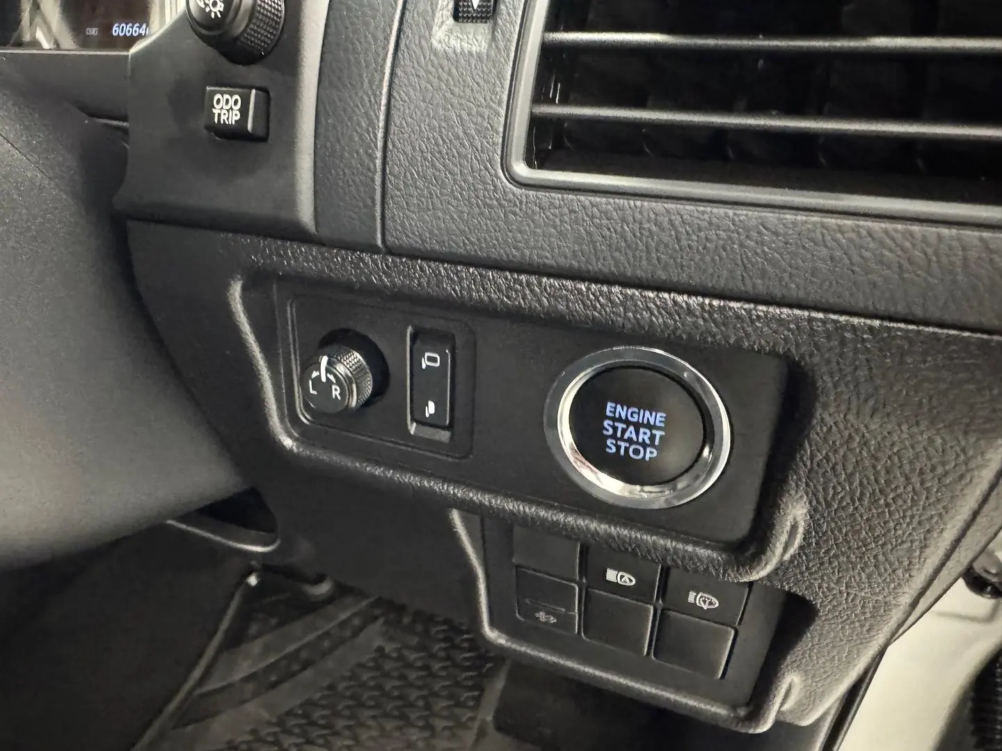 2021 Toyota Landcruiser Prado Gallery Image 18