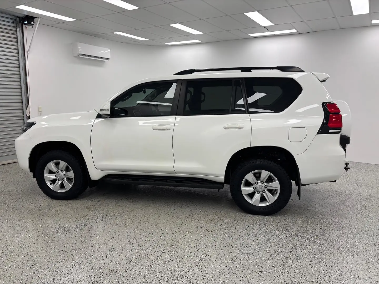 2018 Toyota Landcruiser Prado Gallery Image 6