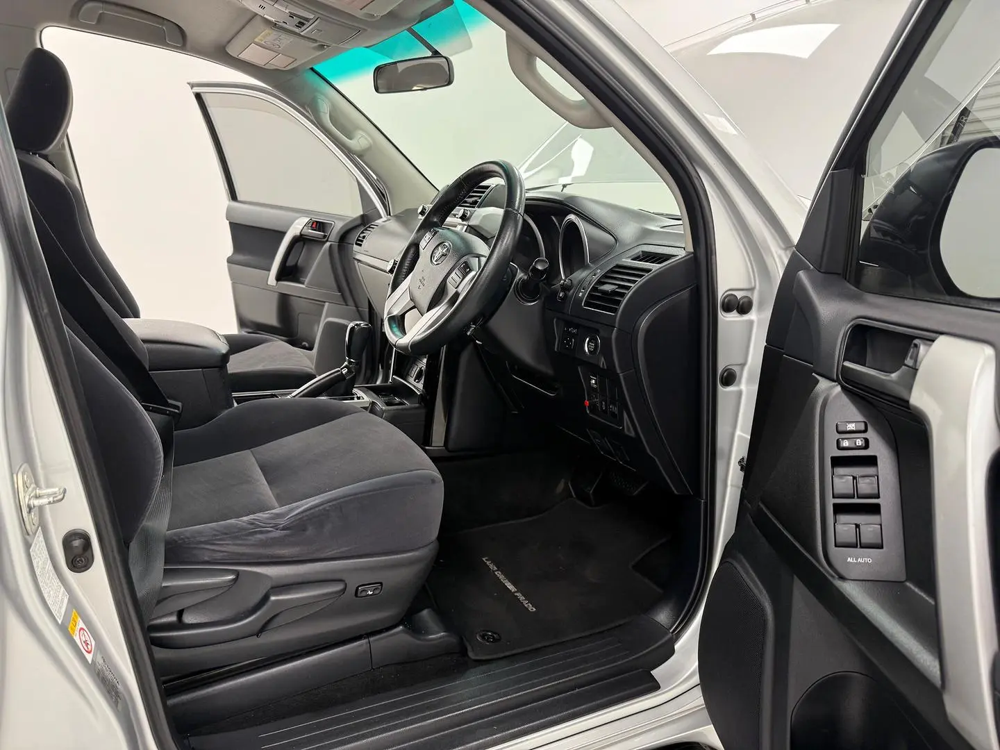 2015 Toyota Landcruiser Prado Gallery Image 19