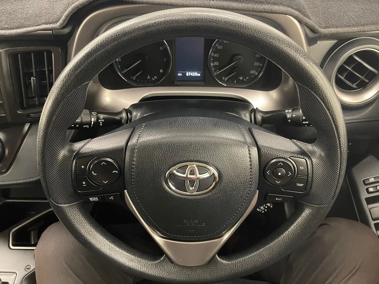 2018 Toyota RAV4 Gallery Image 31