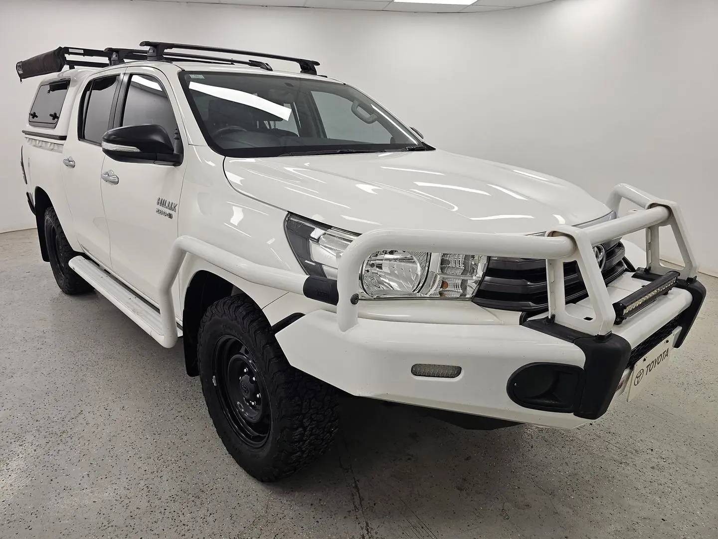 2015 Toyota Hilux Gallery Image 1