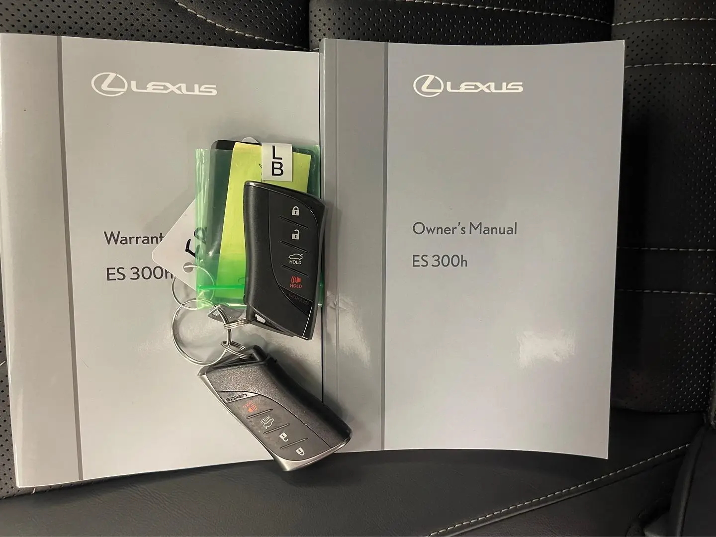 2021 Lexus ES Gallery Image 40