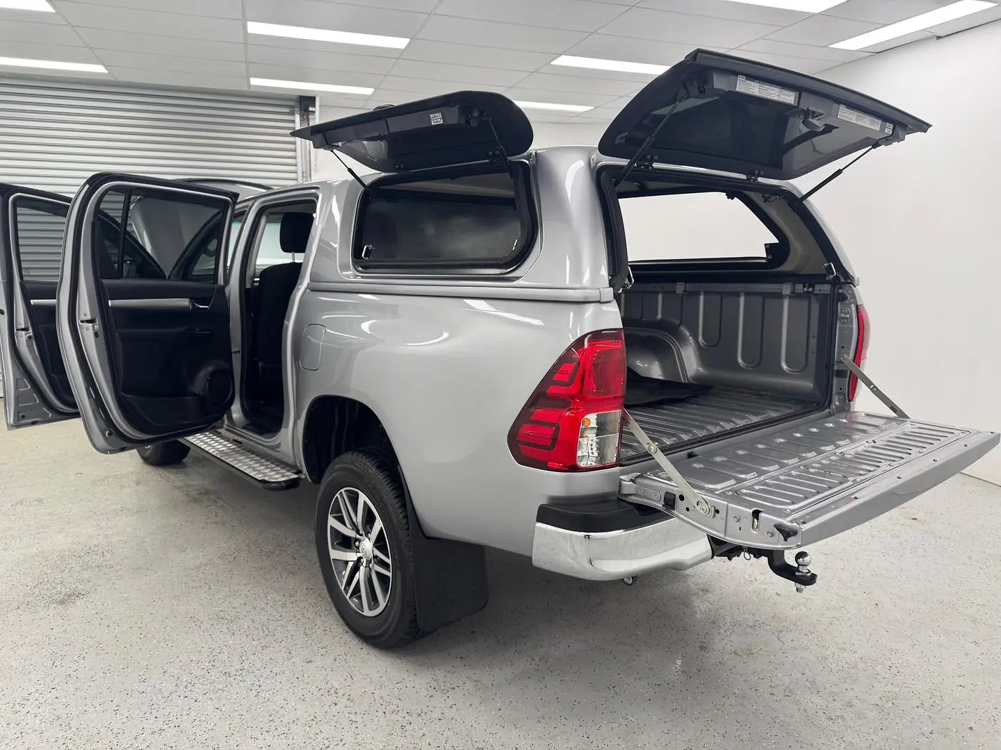 2018 Toyota Hilux Gallery Image 13