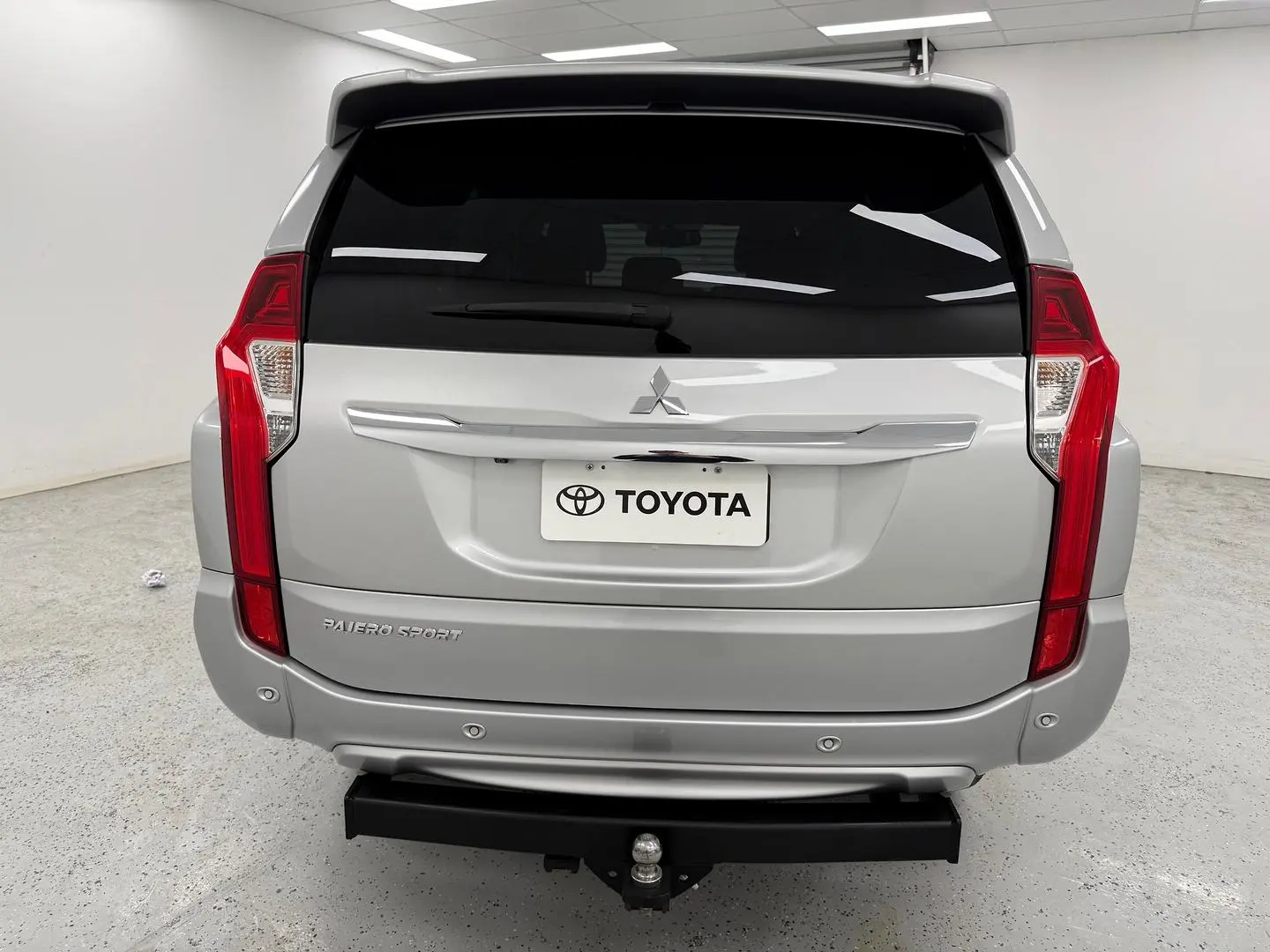 2016 Mitsubishi Pajero Sport Gallery Image 4