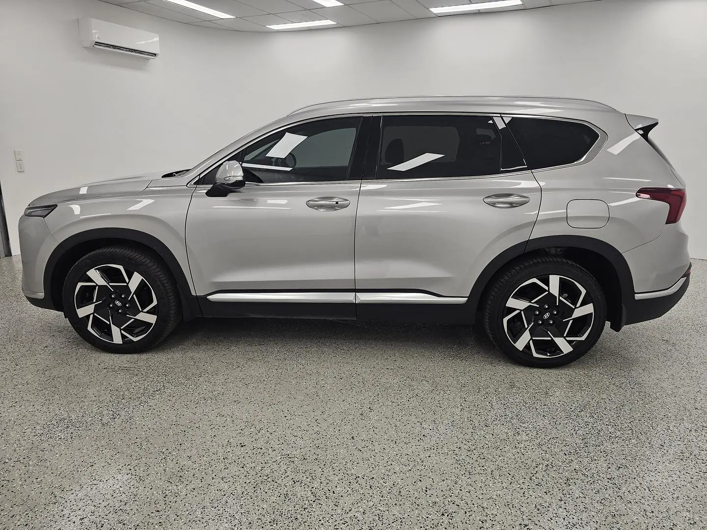 2022 Hyundai Santa Fe Gallery Image 6