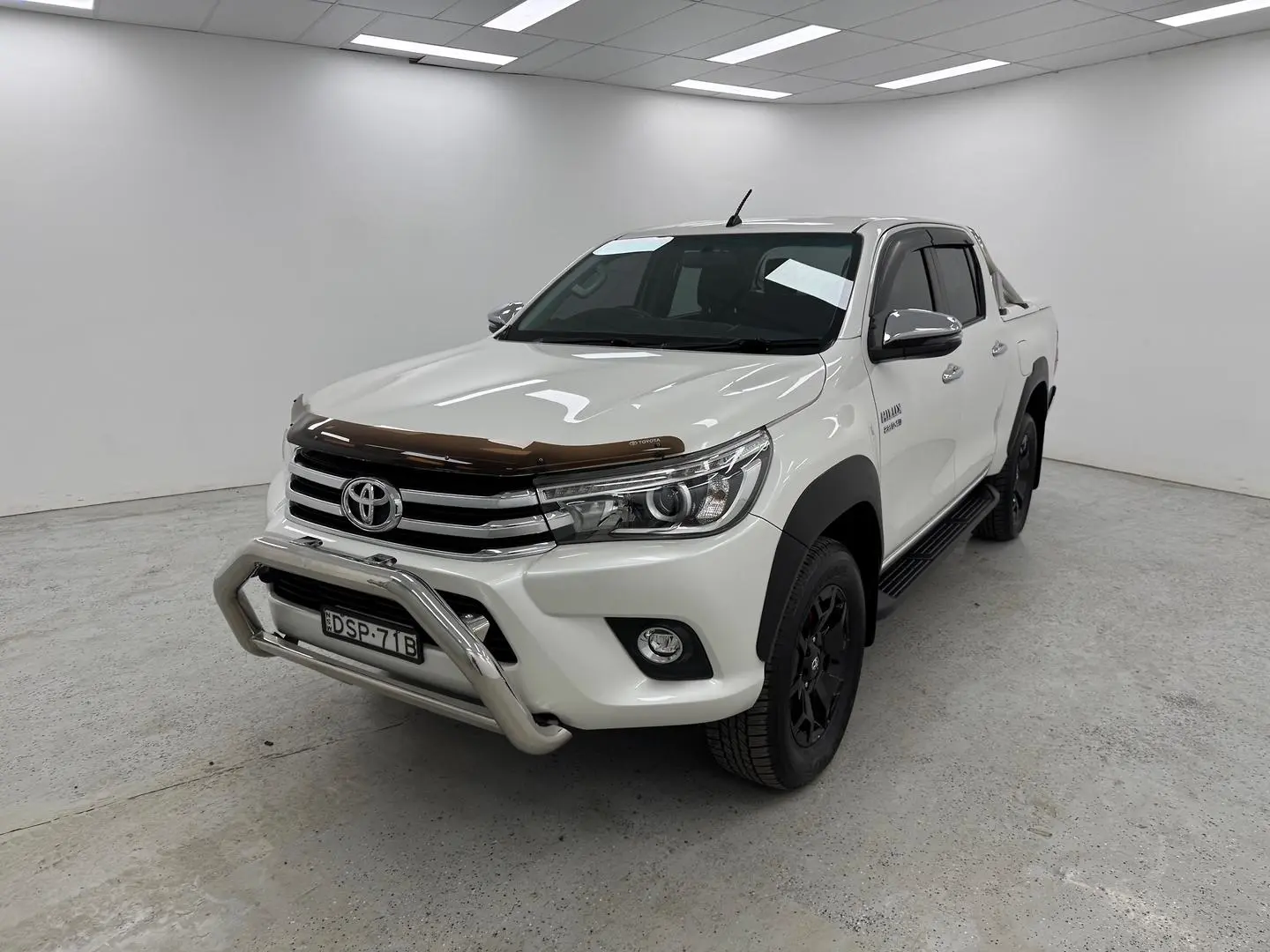 2017 Toyota Hilux Gallery Image 6