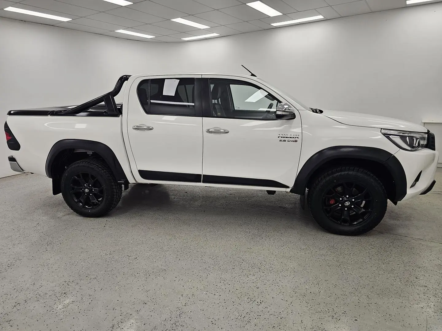 2017 Toyota Hilux Gallery Image 2