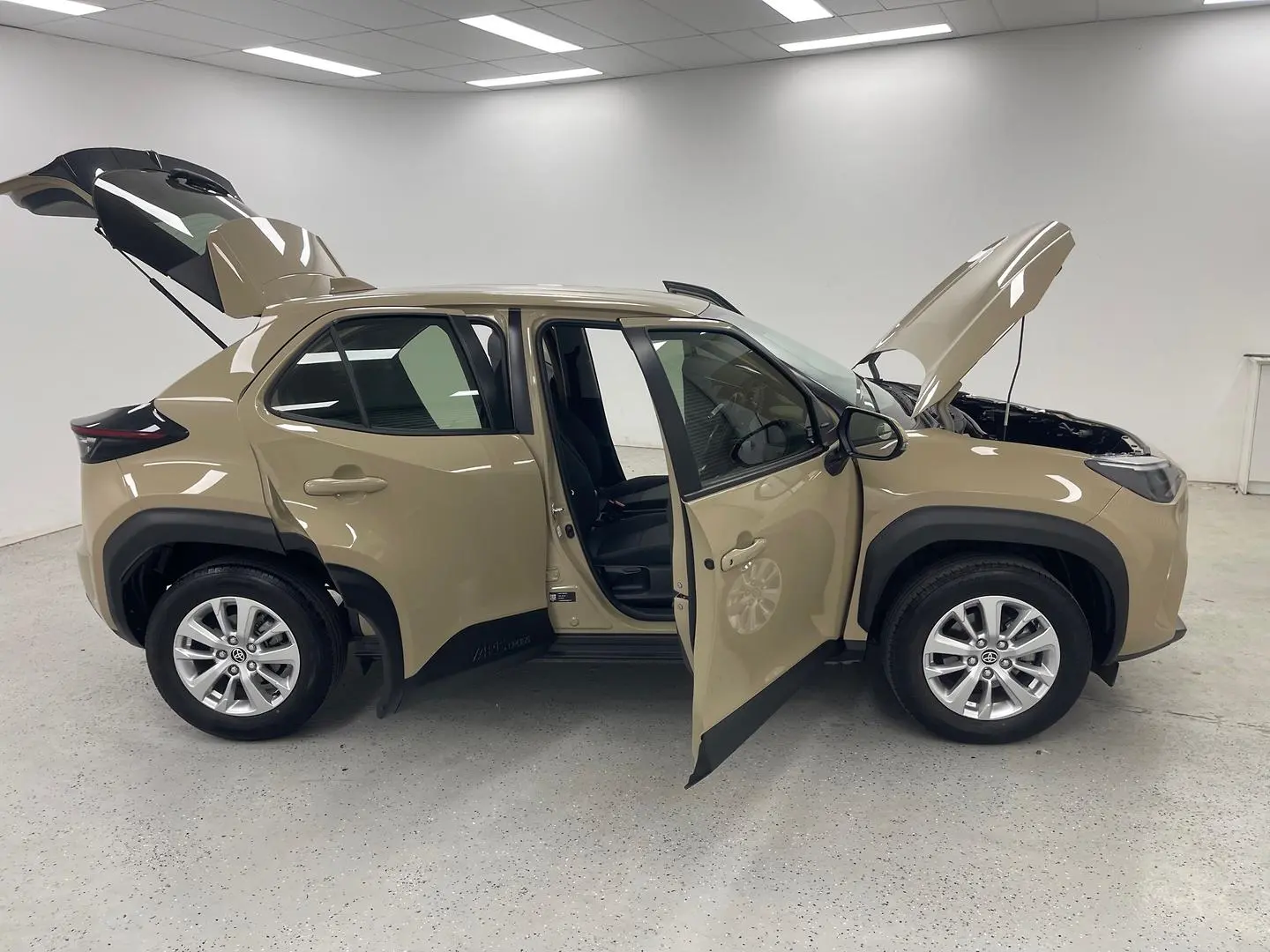 2022 Toyota Yaris Cross Gallery Image 9