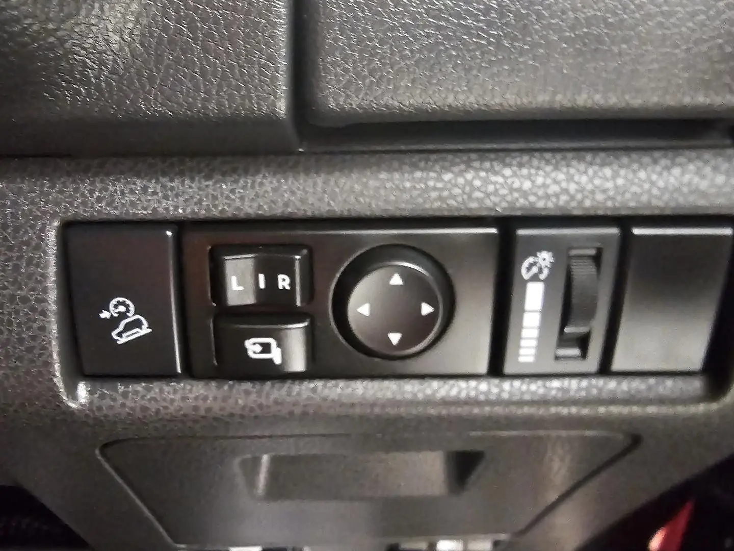 2020 Isuzu MU-X Gallery Image 40