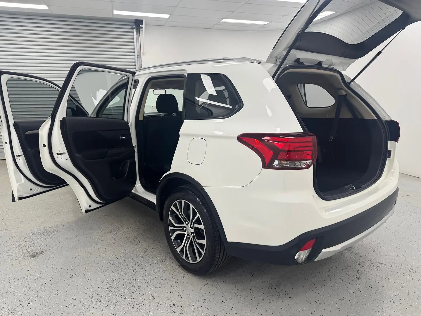 2018 Mitsubishi Outlander Gallery Image 11