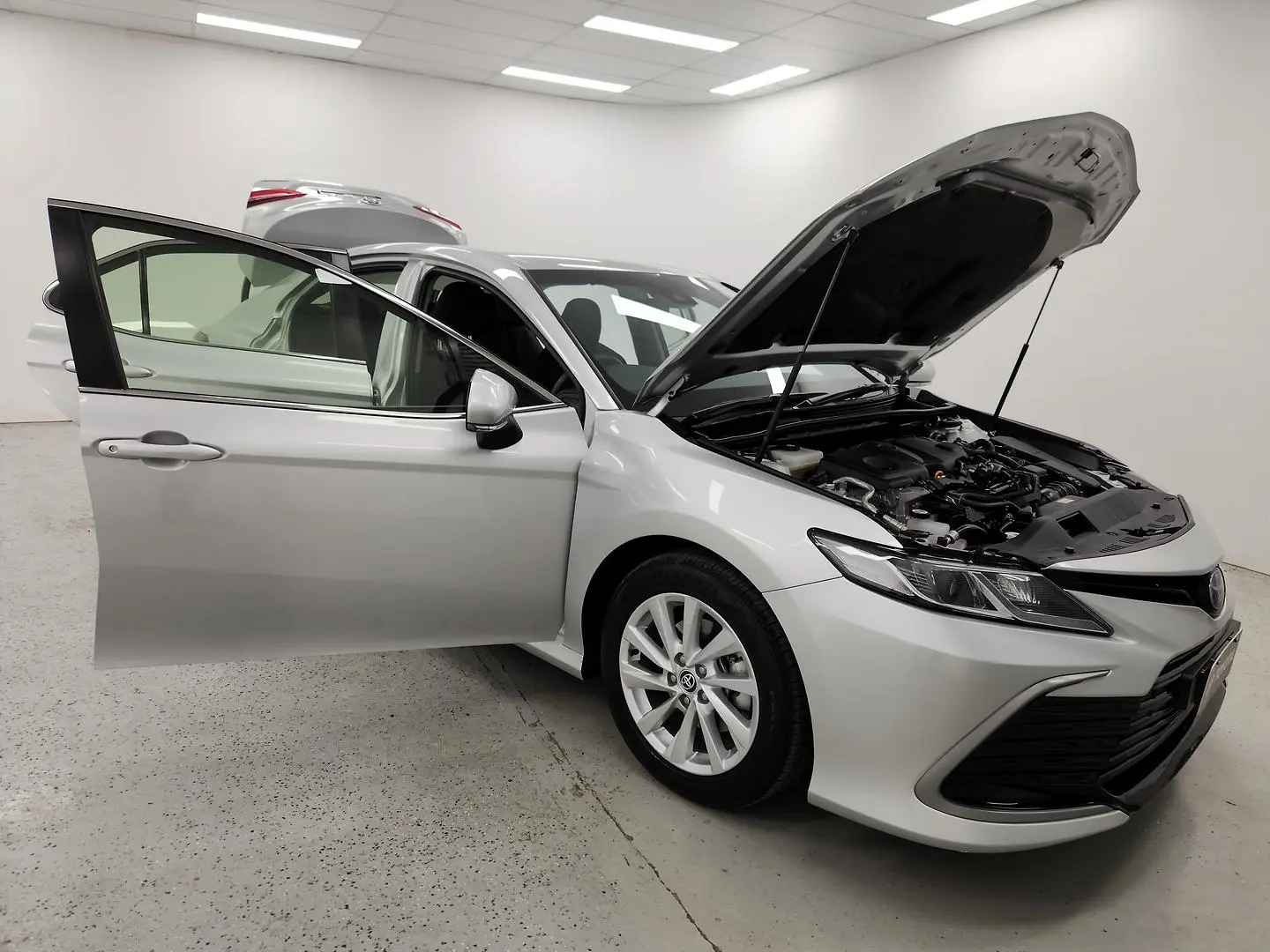 2023 Toyota Camry Gallery Image 8