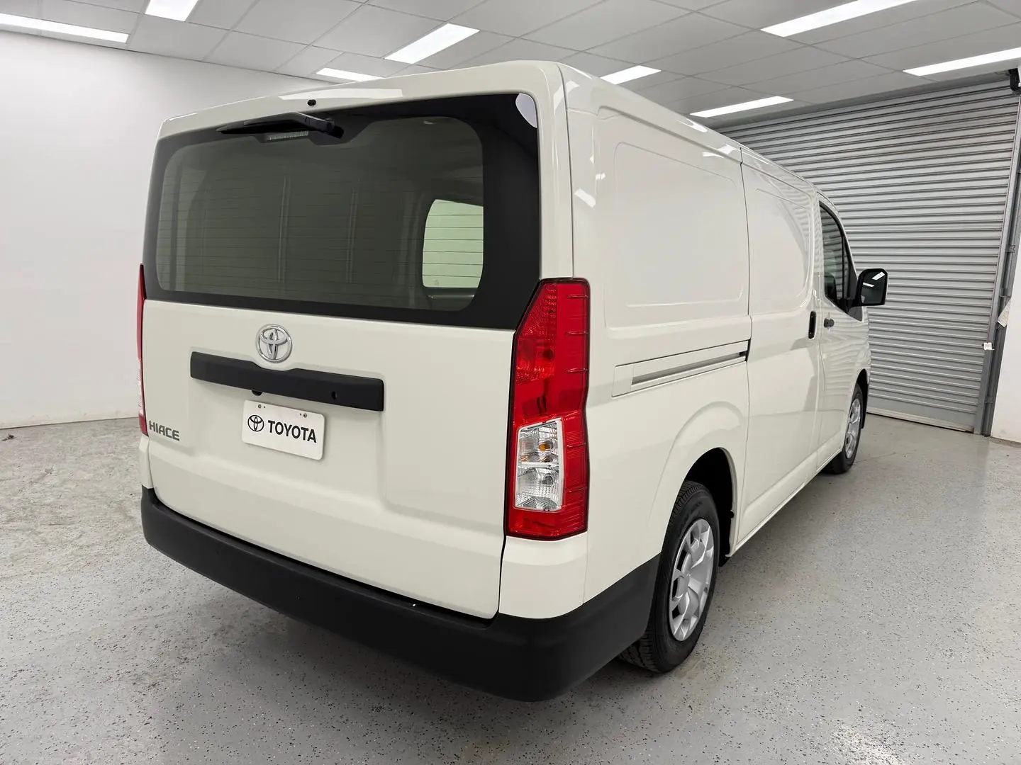 2022 Toyota Hiace Gallery Image 3