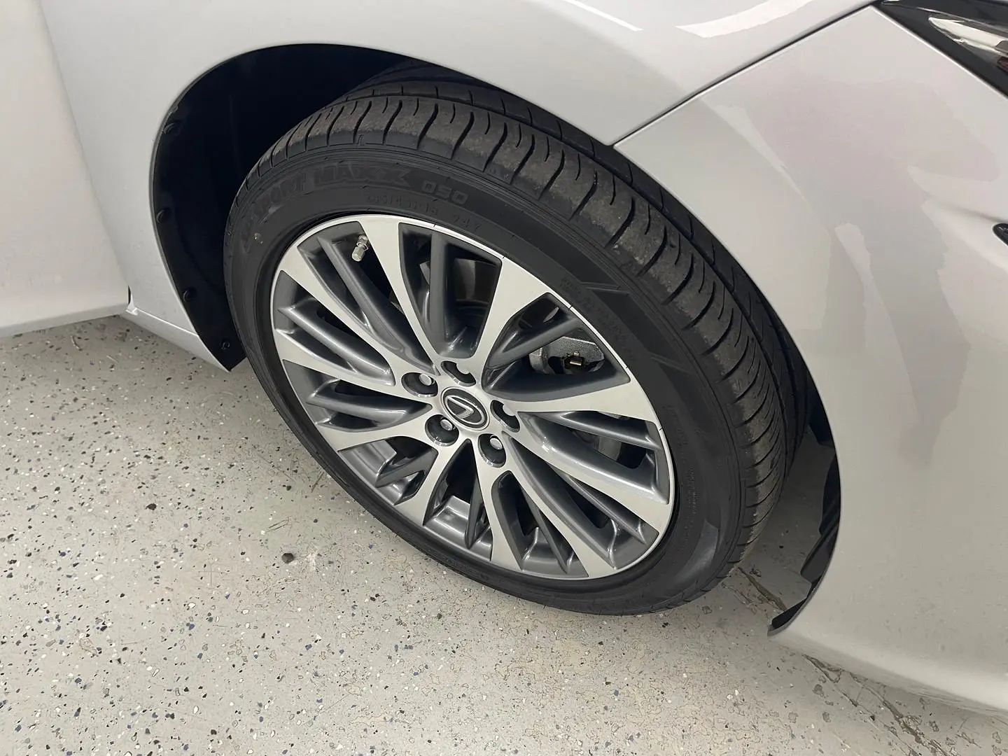 2021 Lexus ES Gallery Image 15