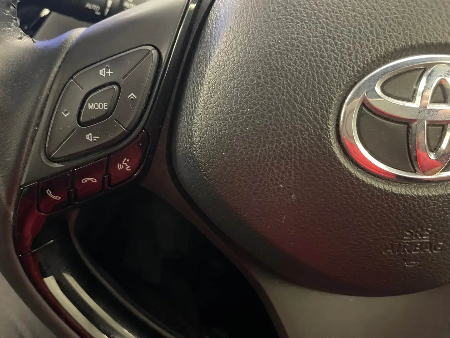 2020 Toyota C-HR Gallery Image 27