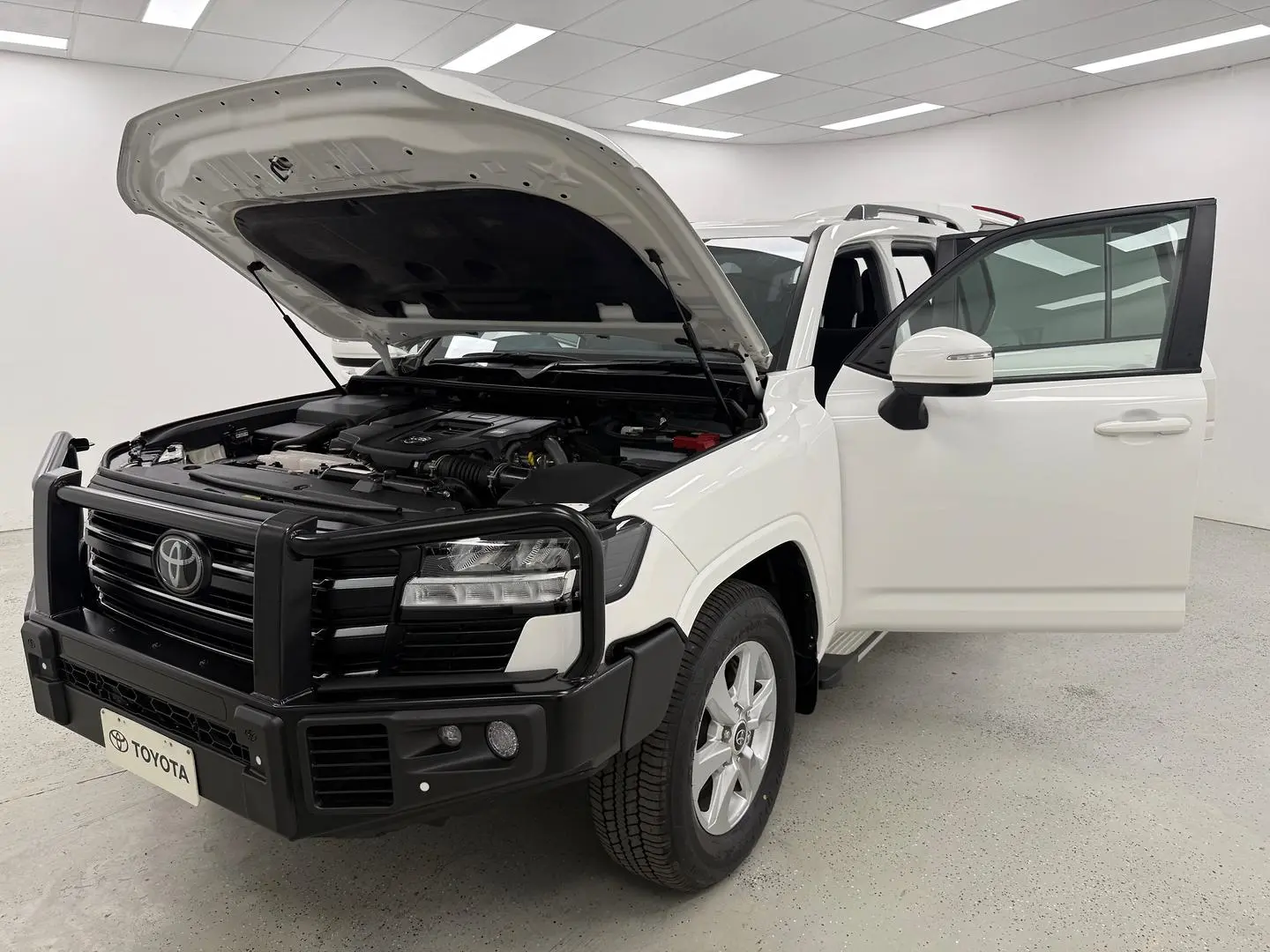 2024 Toyota Landcruiser Gallery Image 8